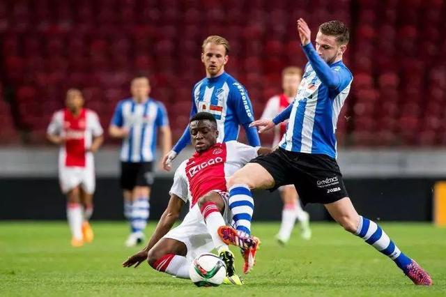 肩负起了向 肩负起了向