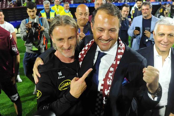 二层环廊增 二层环廊增